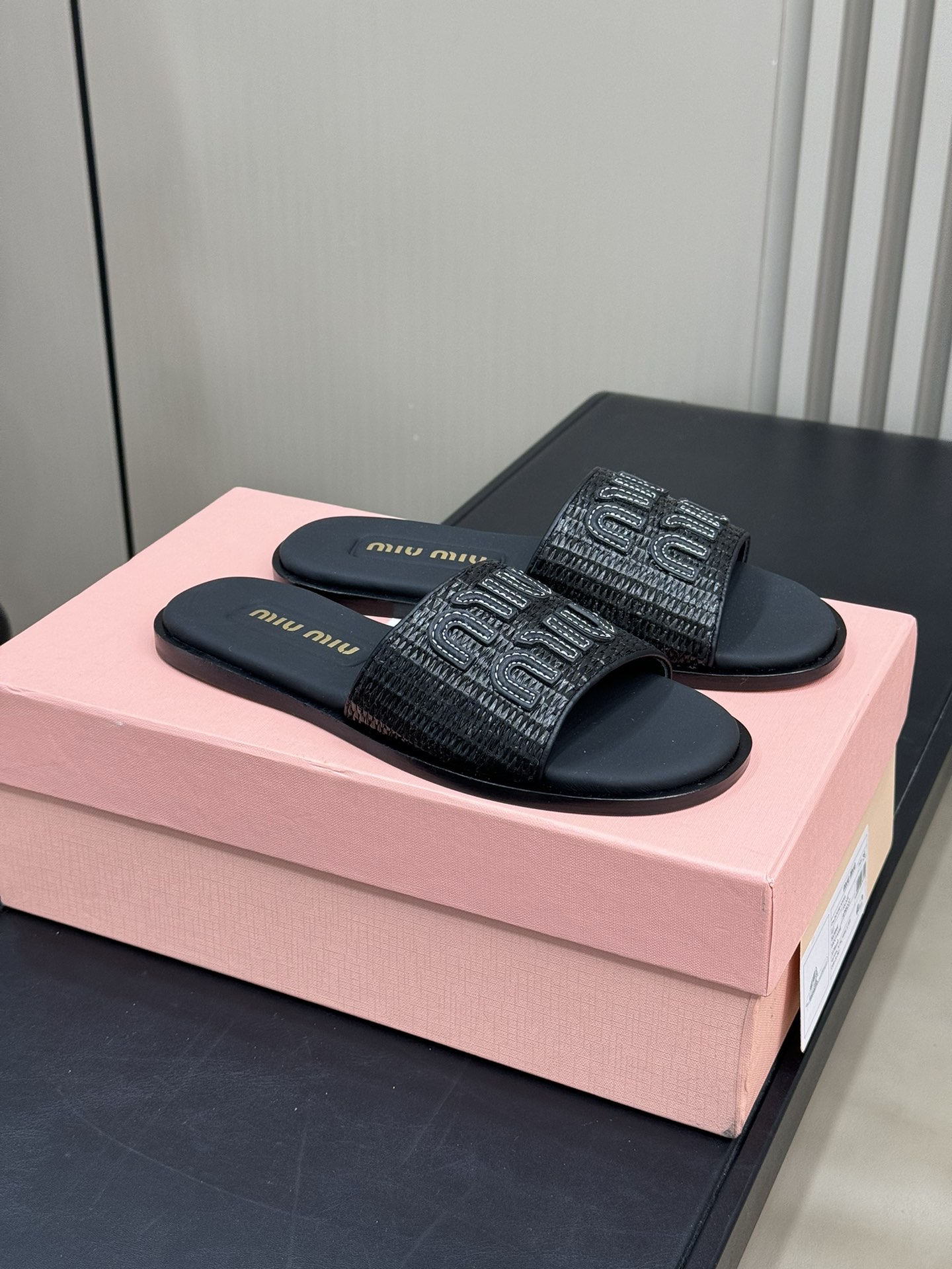 MiuMiu Slides