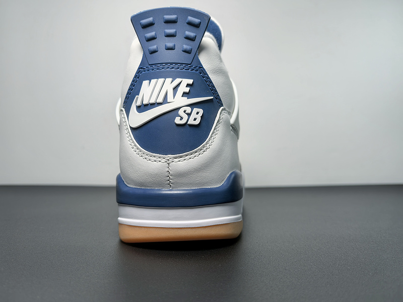 Nike SB x Air Jordan 4 “Navy”DR5415-100