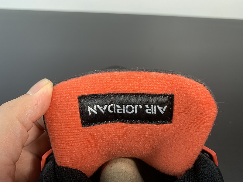 Jordan 4 Retro Red Thunder  CT8527-016