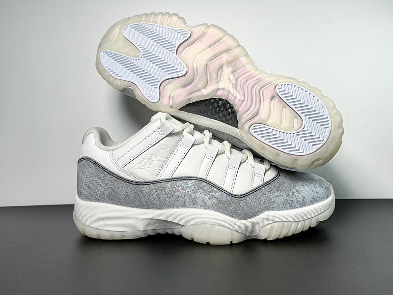 Air Jordan 11 Low 2025 HQ7000-001