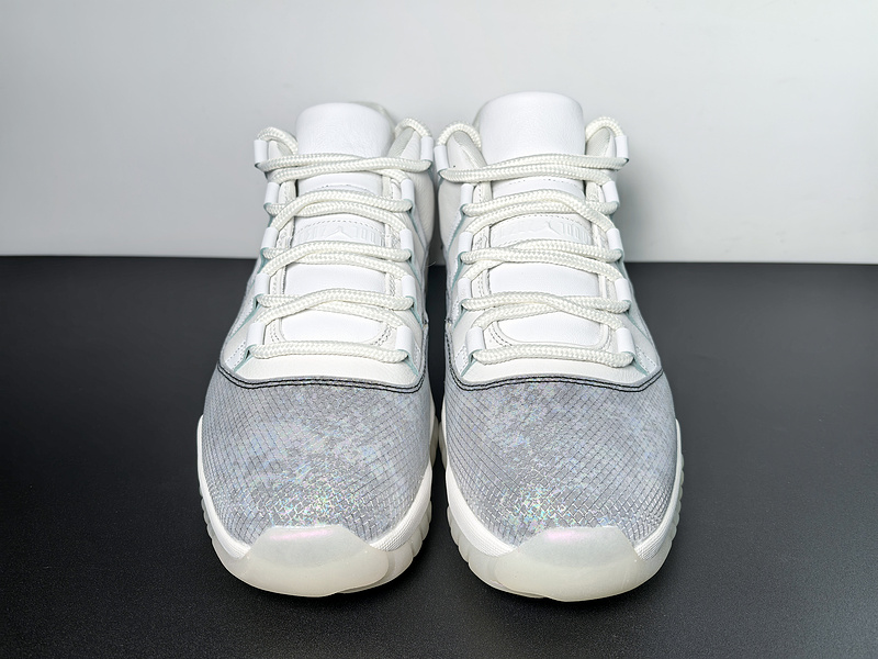 Air Jordan 11 Low 2025 HQ7000-001