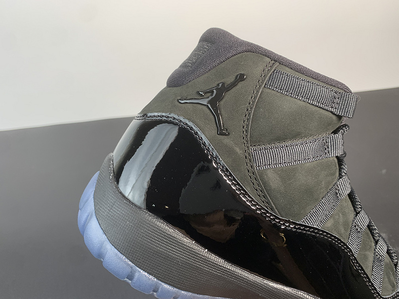 Air Jordan 11“Cap and Gown”378037-005
