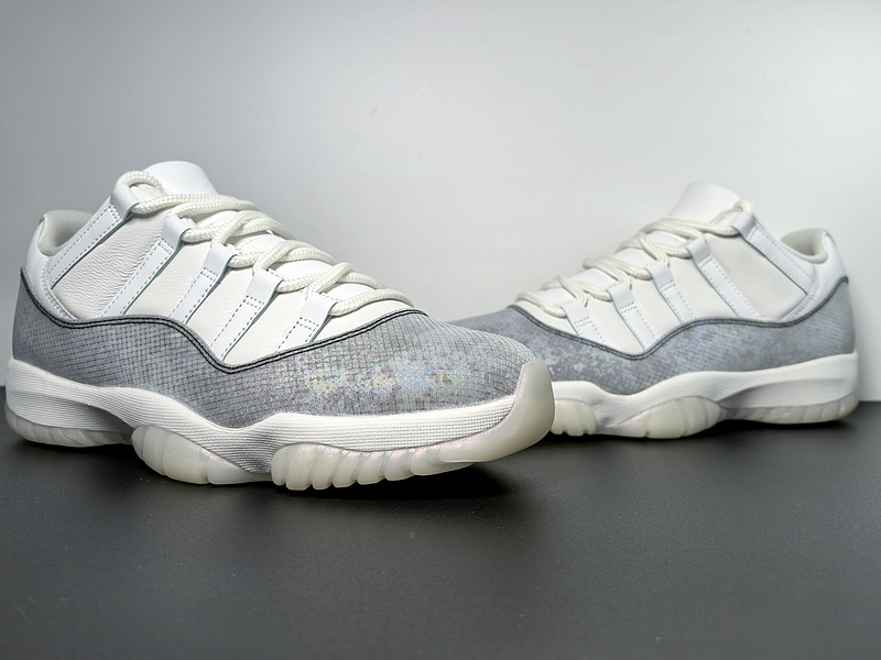 Air Jordan 11 Low 2025 HQ7000-001