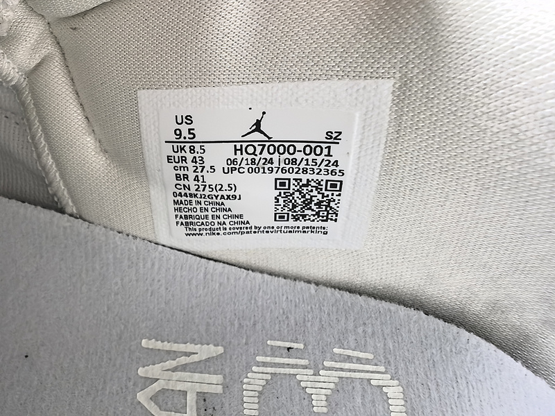 Air Jordan 11 Low 2025 HQ7000-001