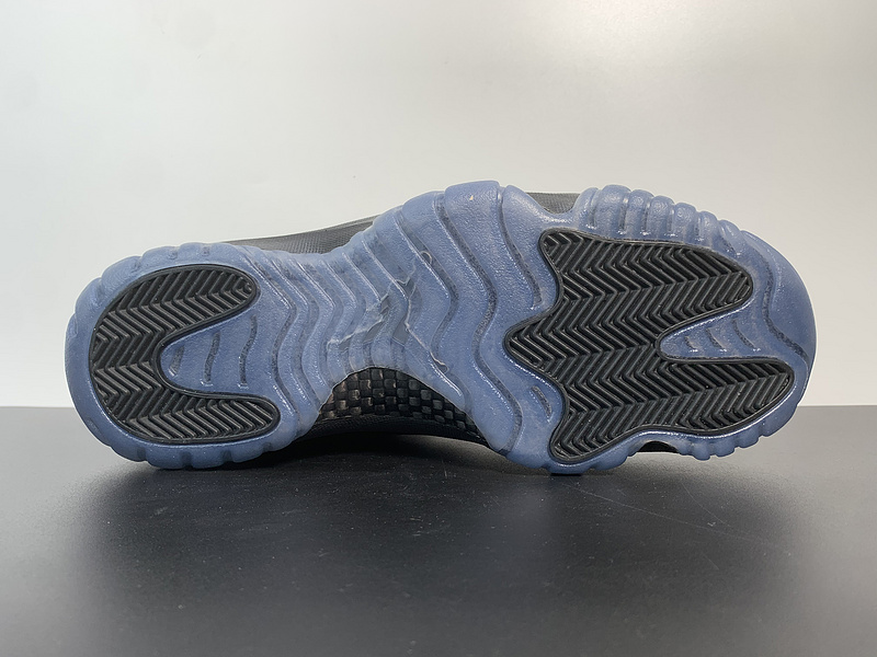 Air Jordan 11“Cap and Gown”378037-005