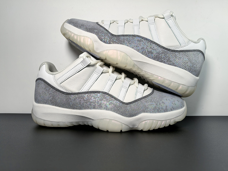 Air Jordan 11 Low 2025 HQ7000-001