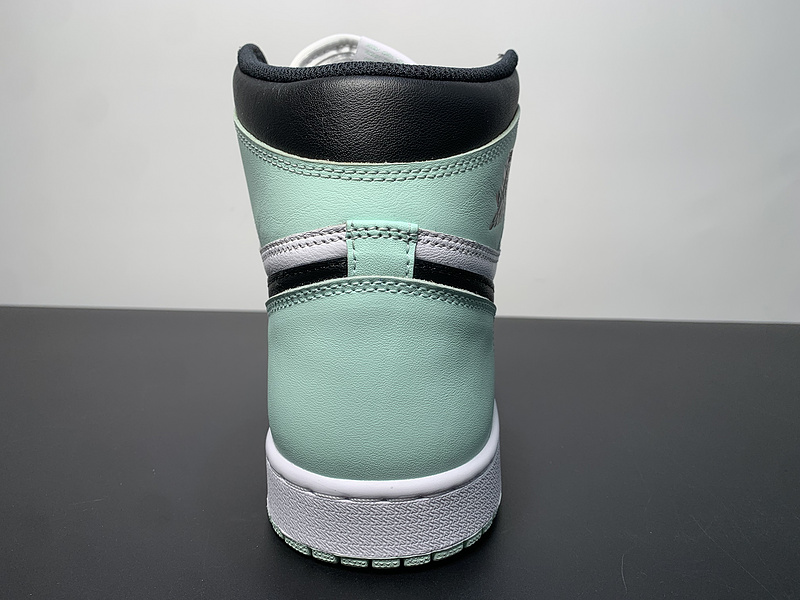 Air Jordan 1 Retro High OG NRG  861428