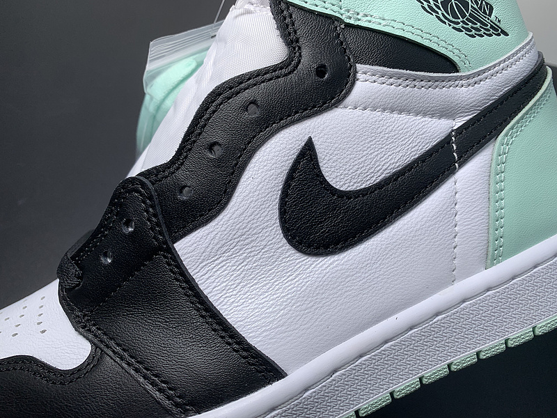 Air Jordan 1 Retro High OG NRG  861428