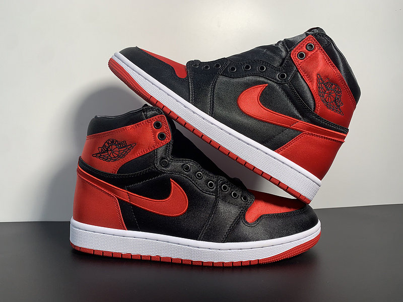 Air Jordan 1 High OG WMNS “Satin Bred”FD4810-061