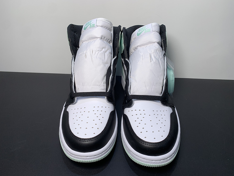 Air Jordan 1 Retro High OG NRG  861428