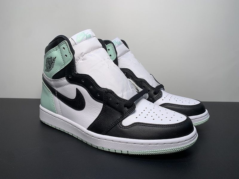 Air Jordan 1 Retro High OG NRG  861428