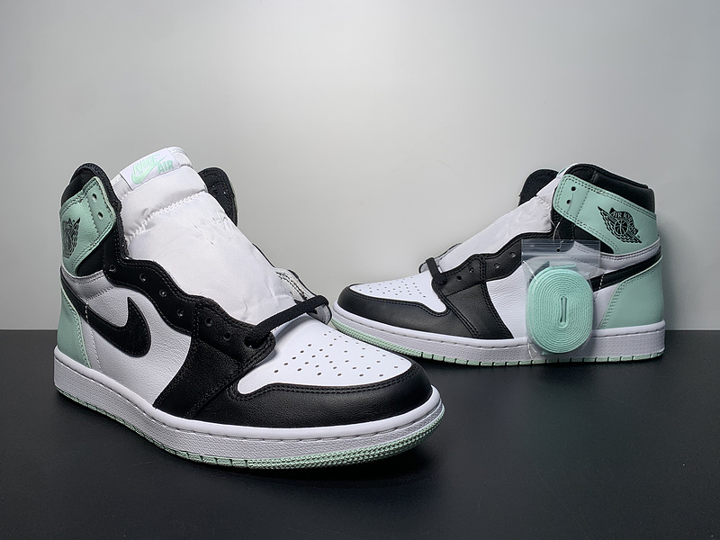 Air Jordan 1 Retro High OG NRG  861428