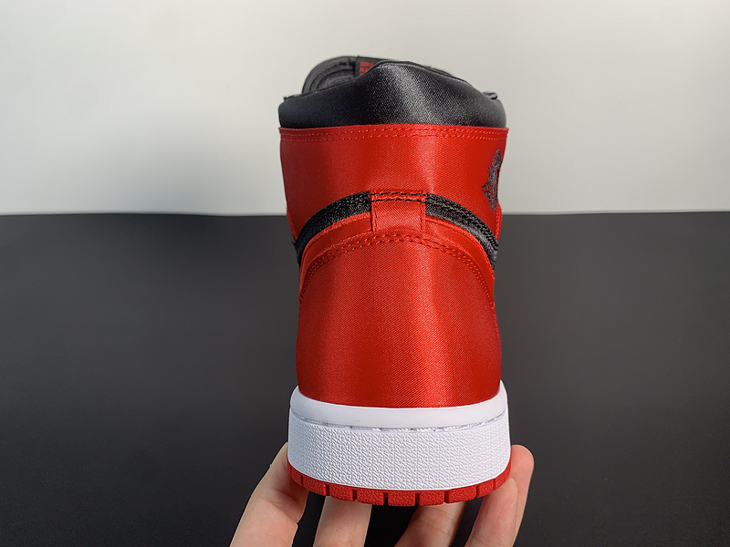 Air Jordan 1 High OG WMNS “Satin Bred”FD4810-061