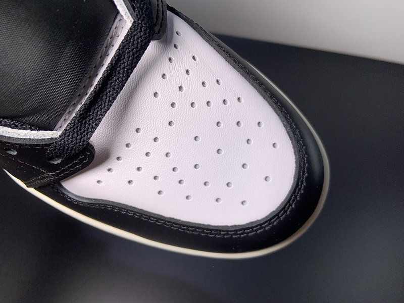 Air Jordan 1 High OG “Black ToeReimagined”DZ5485-106