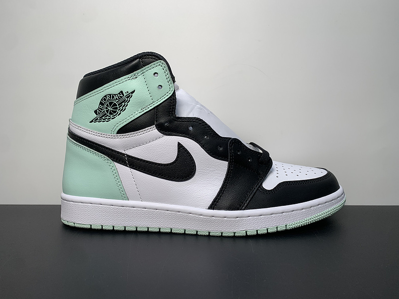 Air Jordan 1 Retro High OG NRG  861428