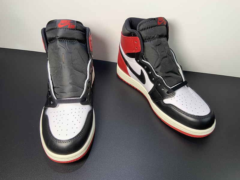 Air Jordan 1 High OG “Black ToeReimagined”DZ5485-106