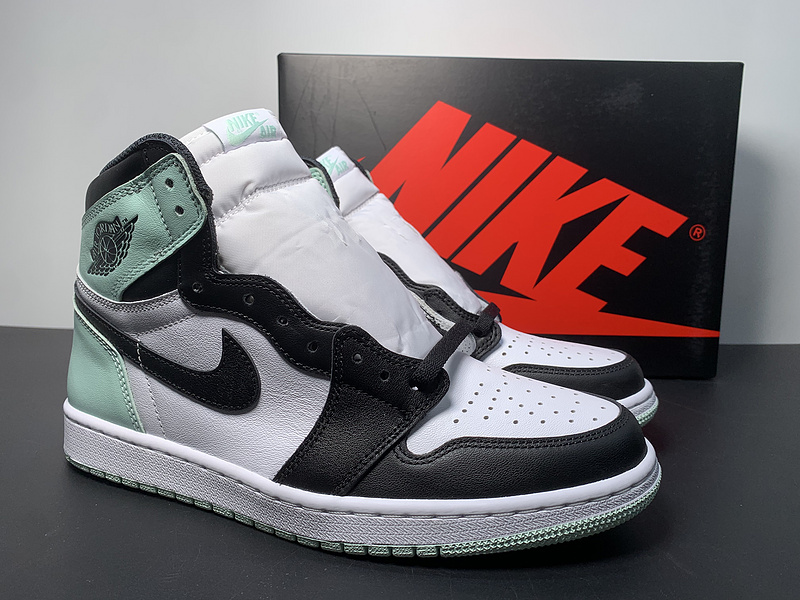 Air Jordan 1 Retro High OG NRG  861428