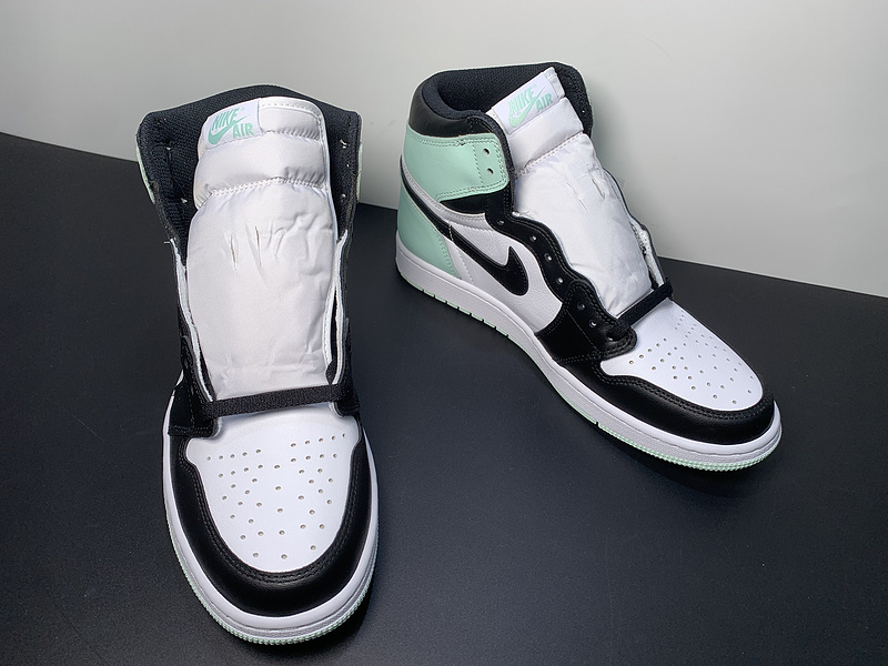 Air Jordan 1 Retro High OG NRG  861428