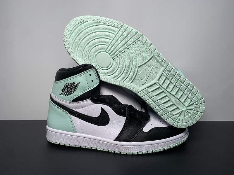 Air Jordan 1 Retro High OG NRG  861428