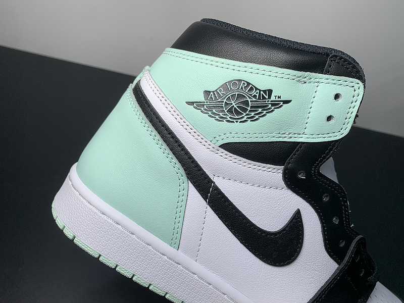 Air Jordan 1 Retro High OG NRG  861428