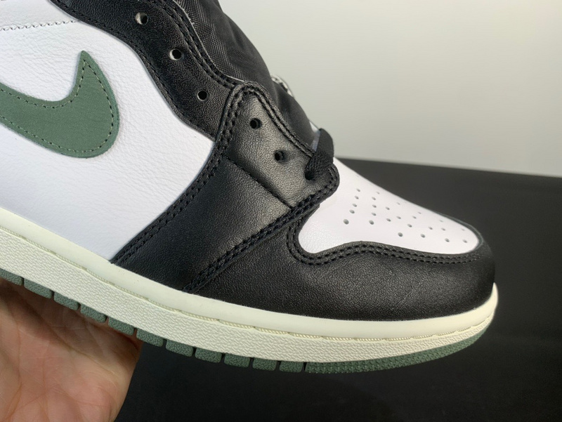 Air Jordan 1 Retro High Clay Green 555088-135