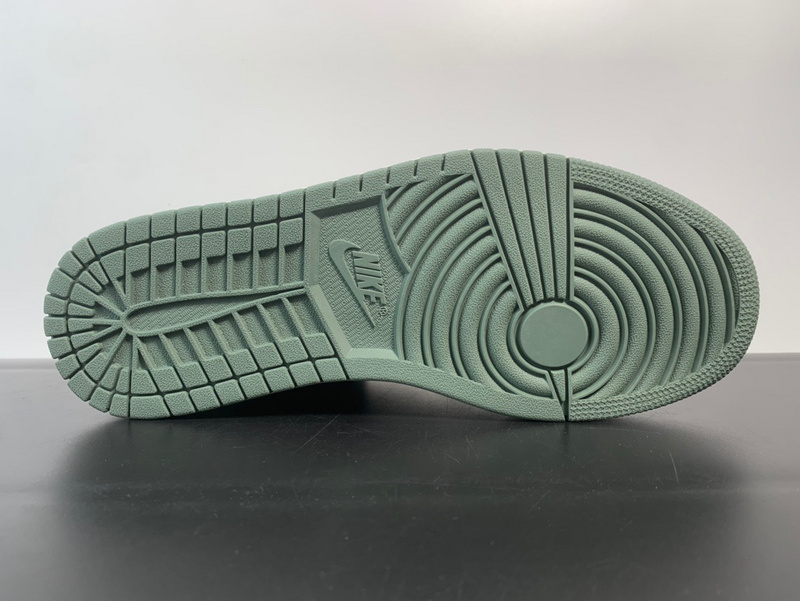 Air Jordan 1 Retro High Clay Green 555088-135