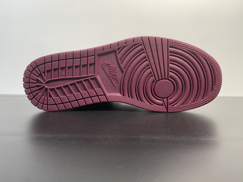 Air Jordan 1 Retro “Bordeaux”555088-611