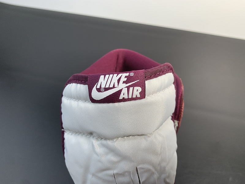 Air Jordan 1 Retro “Bordeaux”555088-611