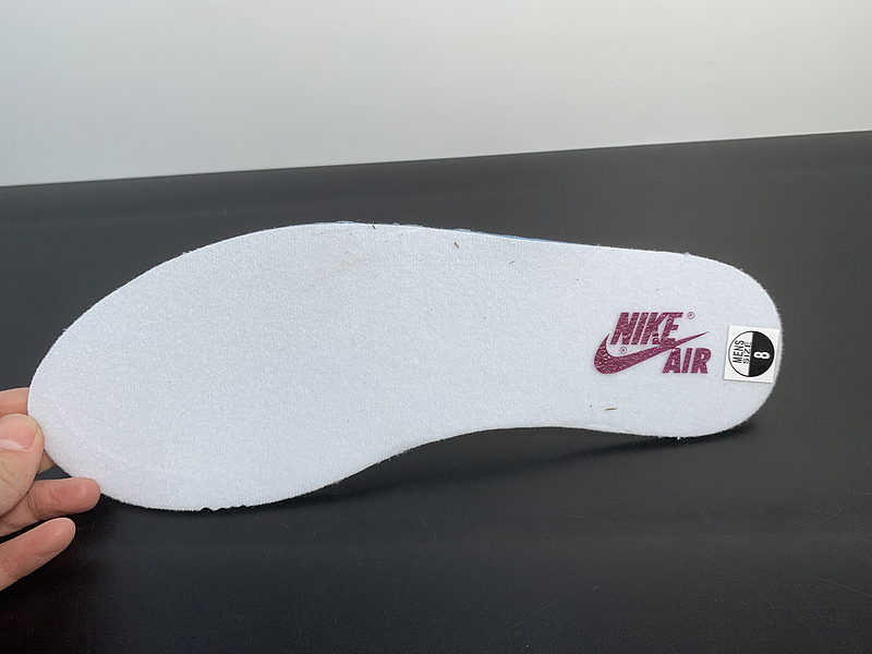 Air Jordan 1 Retro “Bordeaux”555088-611