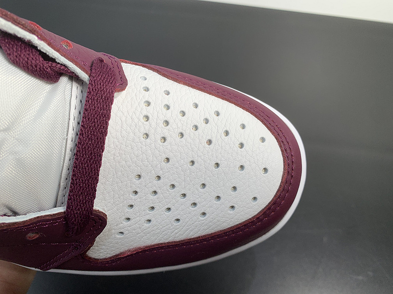 Air Jordan 1 Retro “Bordeaux”555088-611