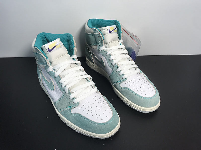 Air Jordan 1 “Turbo Green”555088-311