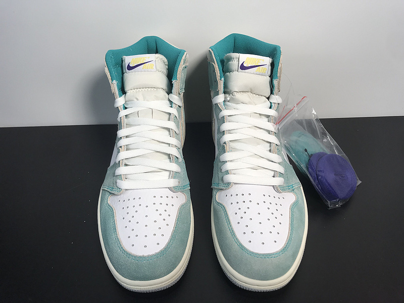 Air Jordan 1 “Turbo Green”555088-311