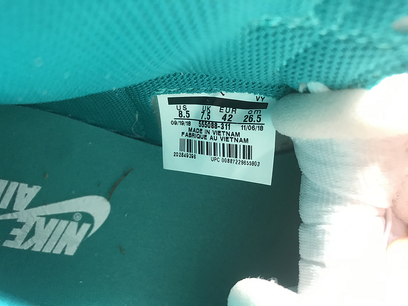 Air Jordan 1 “Turbo Green”555088-311