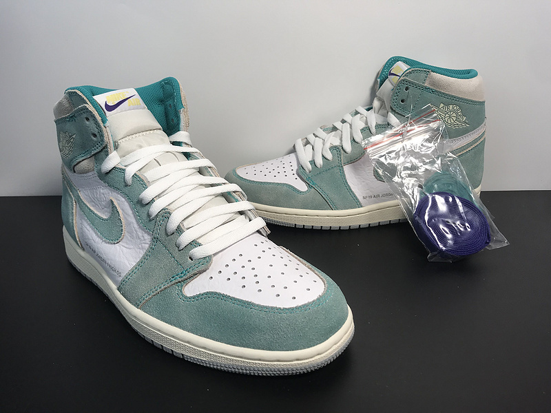 Air Jordan 1 “Turbo Green”555088-311