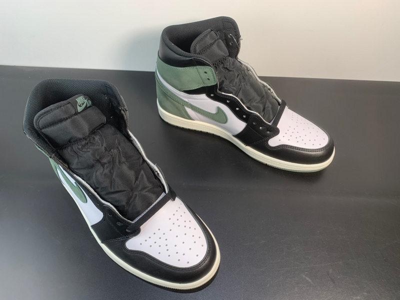 Air Jordan 1 Retro High Clay Green 555088-135