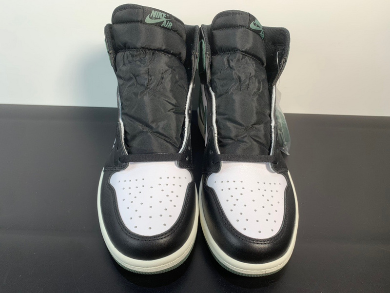Air Jordan 1 Retro High Clay Green 555088-135