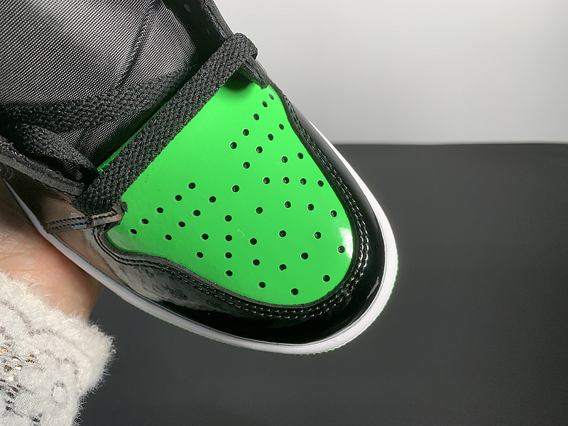 Air Jordan 1 “Pine Green”555088-030