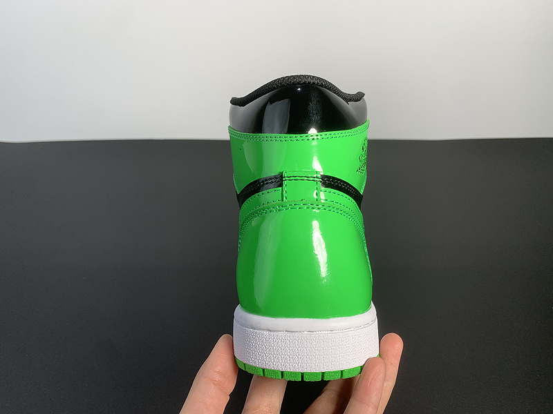 Air Jordan 1 “Pine Green”555088-030