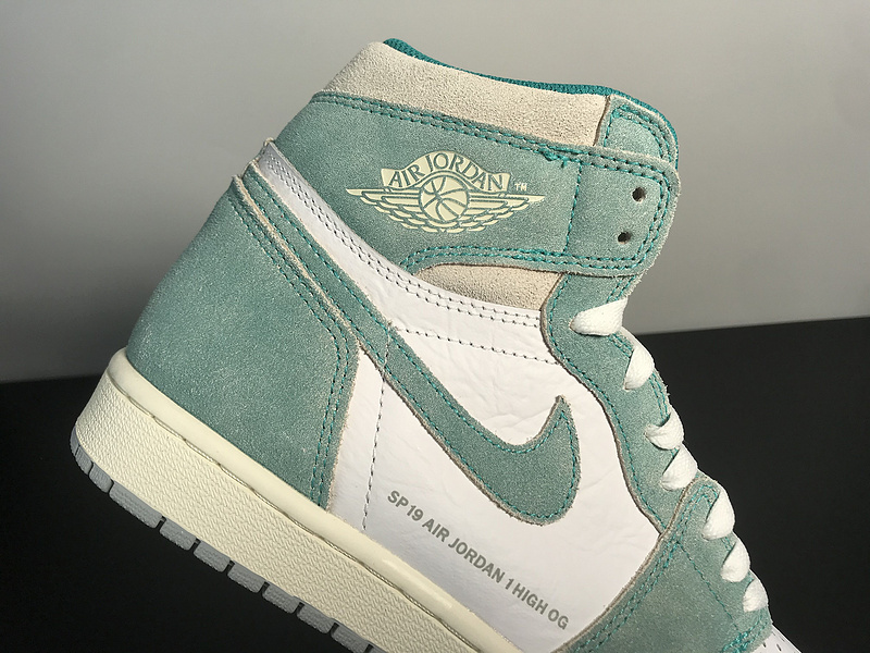 Air Jordan 1 “Turbo Green”555088-311