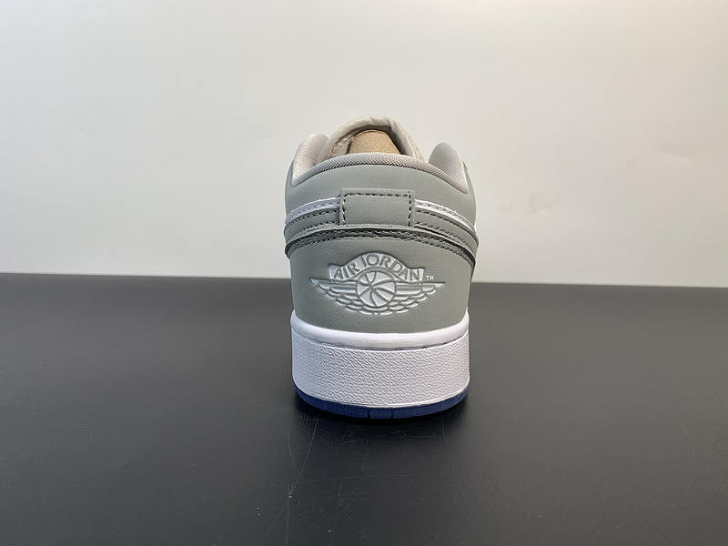 Nike Wmns Air Jordan 1 Low  DC0774-105​
