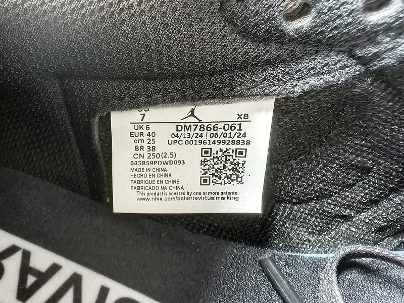 Travis Scott x Air Jordan 1 Low OG DM7866-061