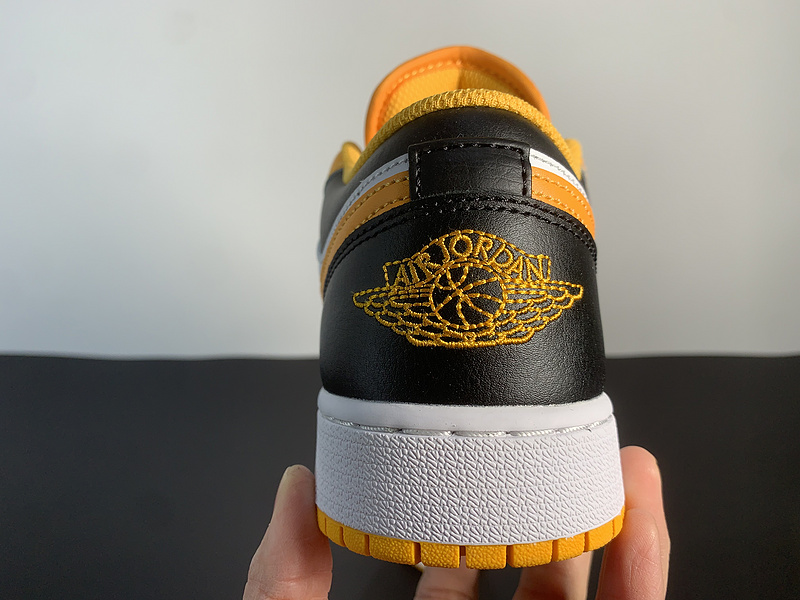 Air Jordan 1 Low 