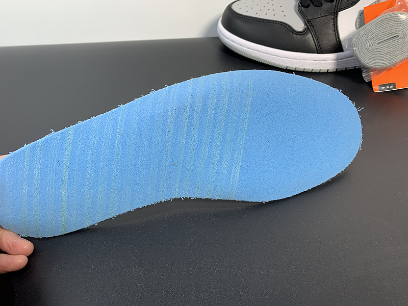 Air Jordan 1 Low “Light Smoke Grey”553558-039