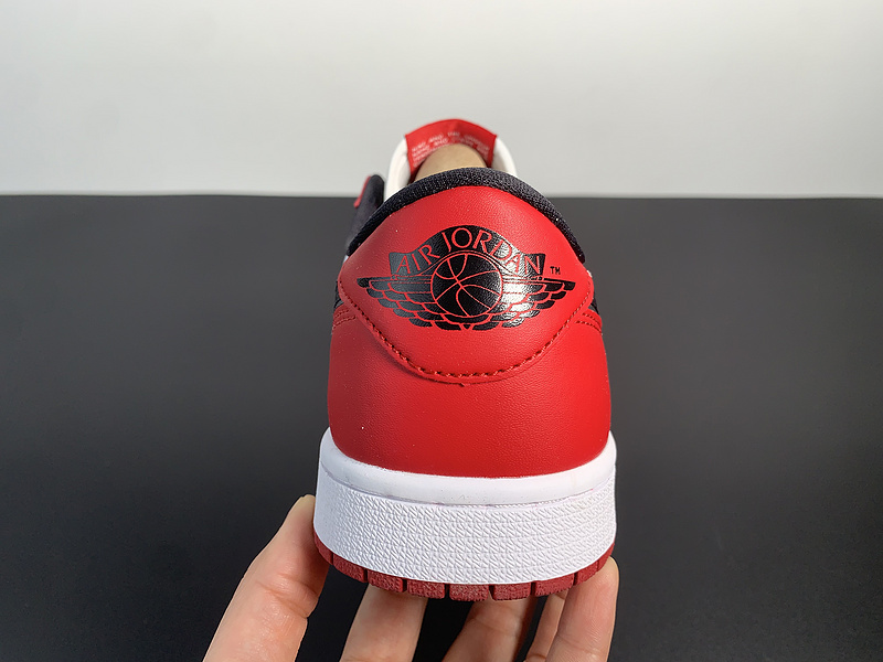 Air Jordan 1 Low OG “Chicago”705329-600