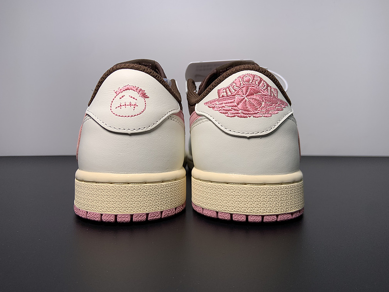 Travis Scott x Air Jordan 1 Low DZ4137-206