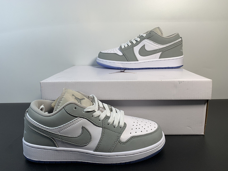 Nike Wmns Air Jordan 1 Low  DC0774-105​