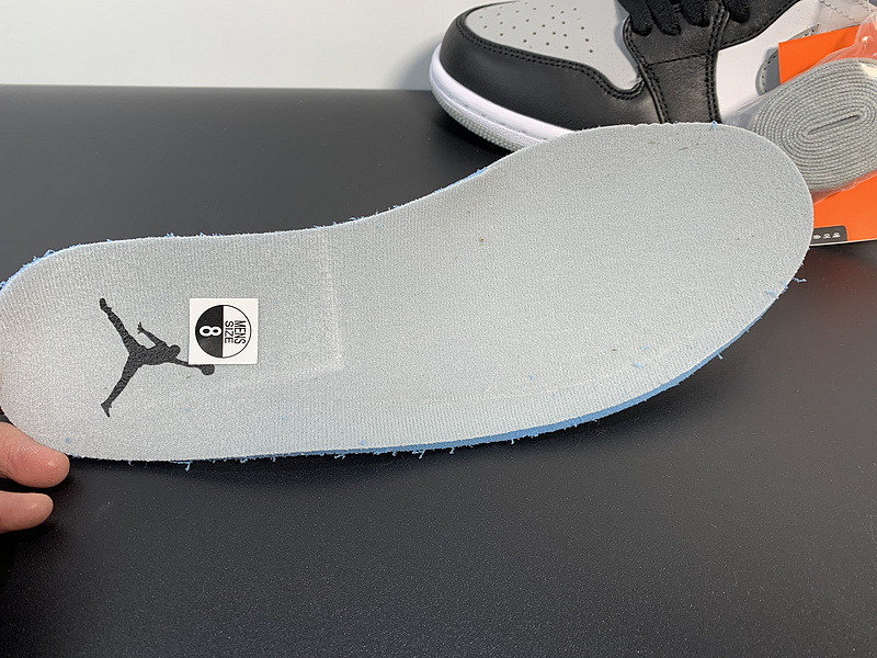 Air Jordan 1 Low “Light Smoke Grey”553558-039