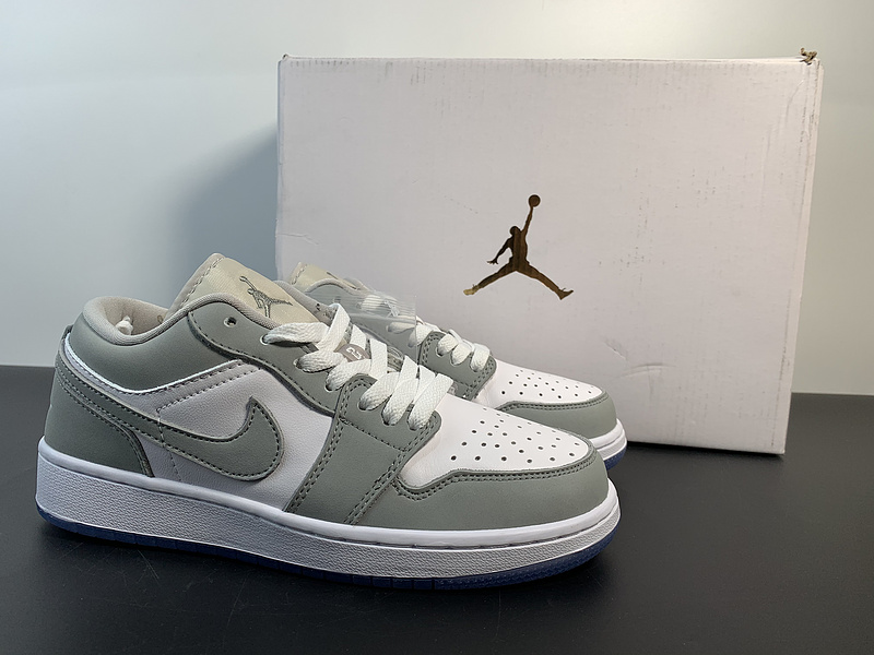 Nike Wmns Air Jordan 1 Low  DC0774-105​