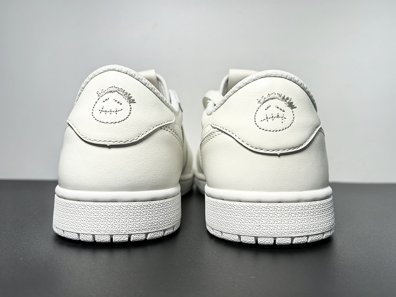 Travis Scott x Air Jordan 1 Low TD1228-111