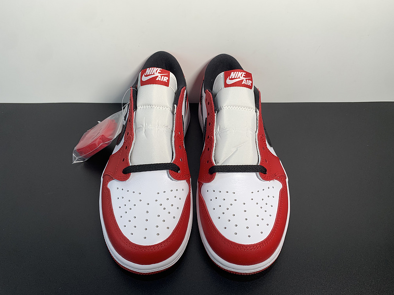 Air Jordan 1 Low OG “Chicago”705329-600